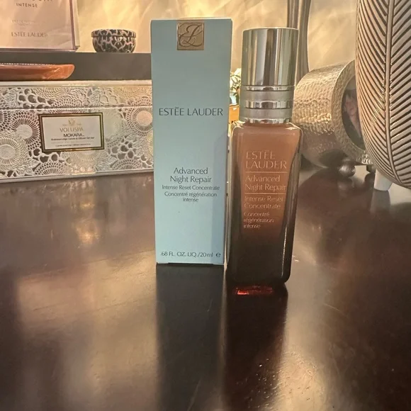 Estee Lauder Advanced Night Repair - Bronze and Silver - Picture 4 of 5